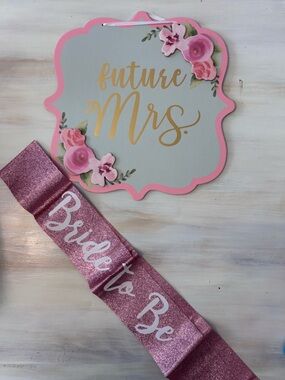 “Future Mrs” Wooden Hanging Sign & “Bride To Be” Pink Glitter Sash Bachelorette
